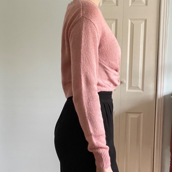 Women's Top: H&M Pink Cropped Knit Sweater With Knot Detail - Picture 4 of 10